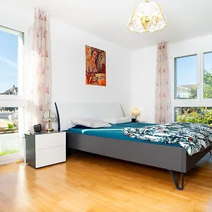 Homestay Vk - R - Zuerich Airport - Luxury - - Raetschengaessli -, Kloten